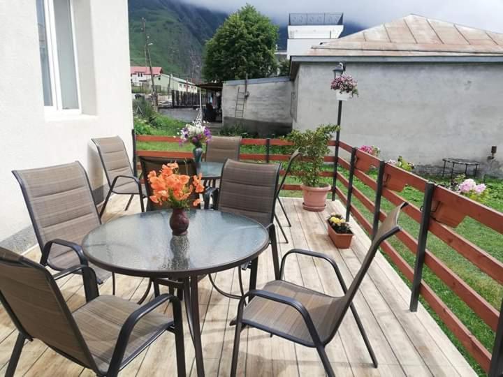 Guest House Elguja Qushashvili 卡兹贝吉 外观 照片